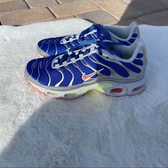 Nike Air Max Plus Ultraman Hyper Royal Sunblush - Picture 3 of 9